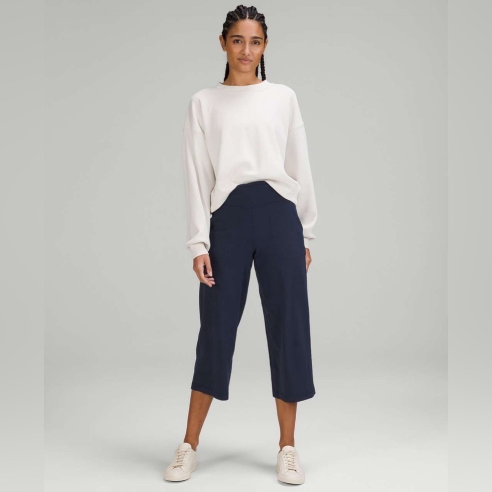 NWT Lululemon Align High-Rise Wide Leg Crop 23"
True Navy Size 2